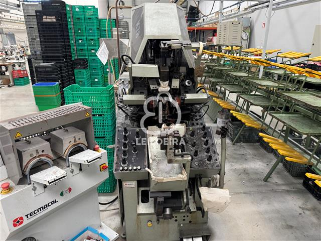Fotografia de equipamento: Máquina de montar bicos - Lote 51